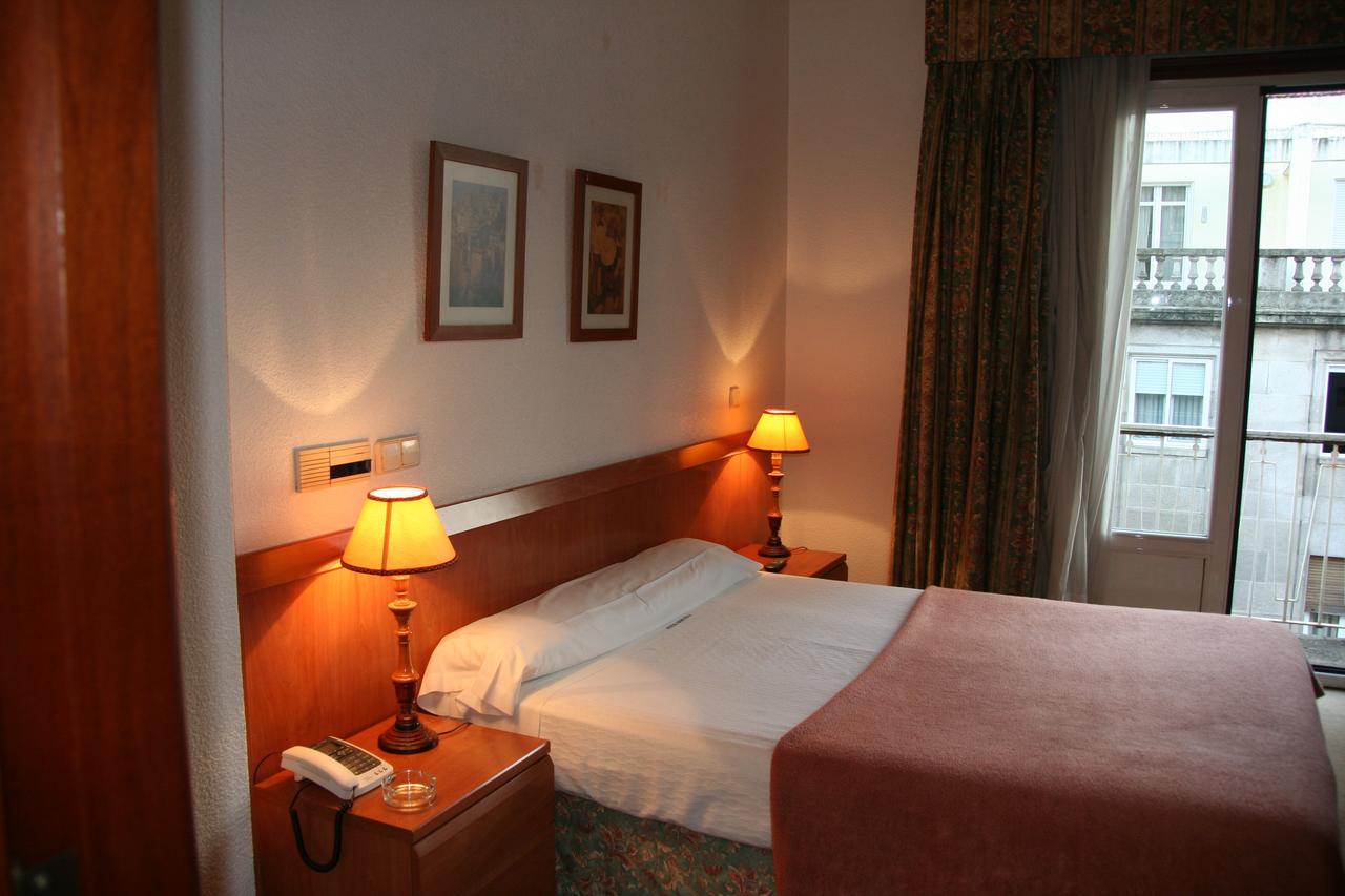 Hostal Gran Via Vigo Exteriör bild