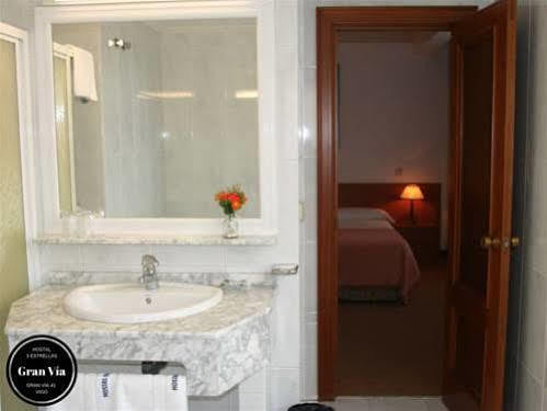 Hostal Gran Via Vigo Exteriör bild