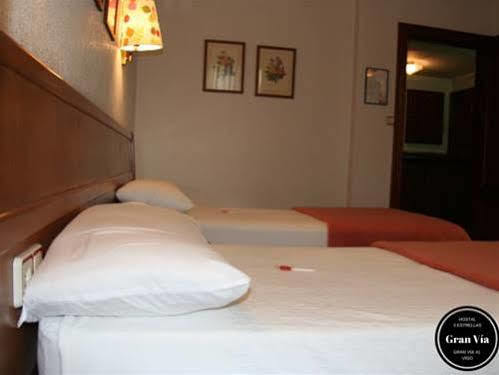 Hostal Gran Via Vigo Exteriör bild