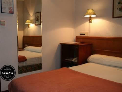 Hostal Gran Via Vigo Exteriör bild