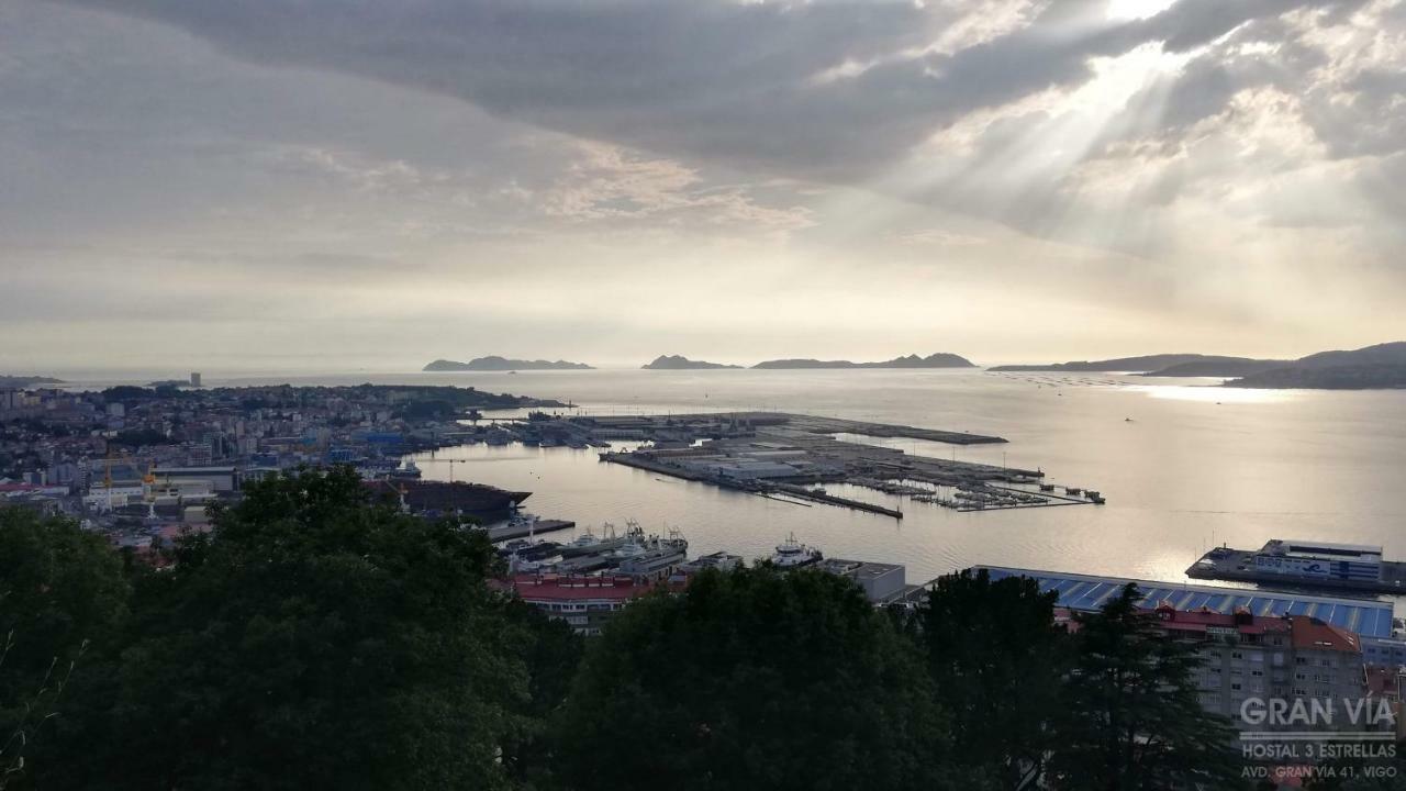 Hostal Gran Via Vigo Exteriör bild